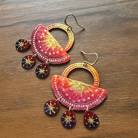 Handmade hand painted gradient sunset colored earrings - Picture 4 of 7